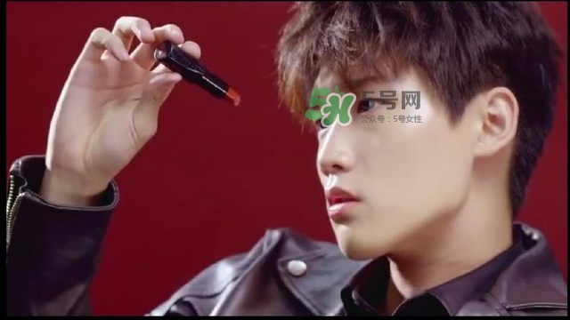 ������΢���õ�ʲô�ں죿�����ֿں�ɫ��